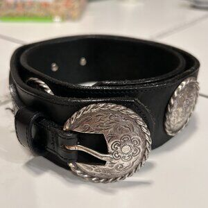 Black Leather Western-style concho belt with a Round engraved silver-tone concho